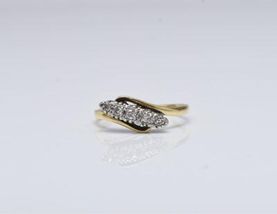 Lot 186 - A graduated five stone diamond ring