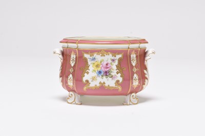 Lot 85 - A small Royal Crown Derby bough pot, dated 1909, retailed by Tiffany & Co