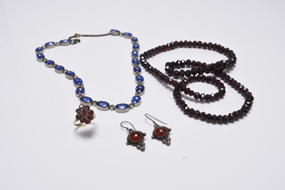 Lot 205 - A small collection of jewellery