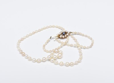 Lot 89 - A single strand graduated cultured pearl necklace