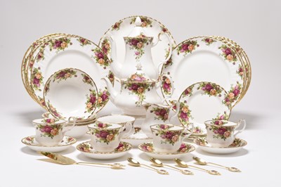 Lot 133 - A suite of Royal Albert 'Old Country Roses' tableware