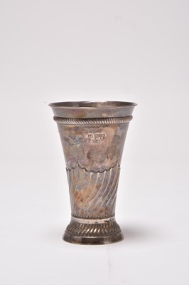 Lot 134 - An Edwardian silver vase