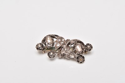 Lot 368 - A rose cut diamond double scroll bar brooch