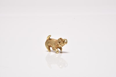 Lot 320 - A 9ct gold cat charm