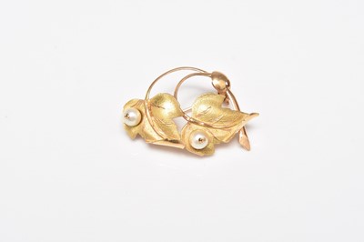 Lot 286 - A yellow metal cultured pearl stylised leaf brooch