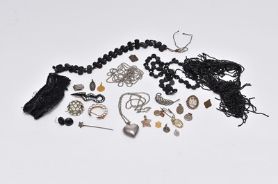 Lot 267 - A collection of costume jewellery