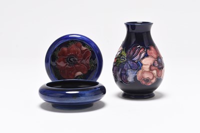 Lot 117 - Three pieces of Moorcroft pottery in the 'Anemone' pattern