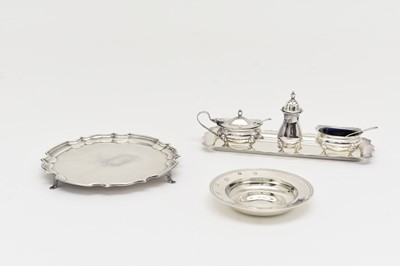 Lot 104 - A small collection of silver
