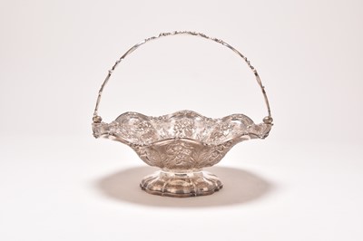 Lot 41 - A William IV silver bread/cake basket
