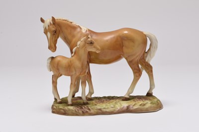 Lot 157 - Beswick model of a Palomino Mare and Foal, model 953