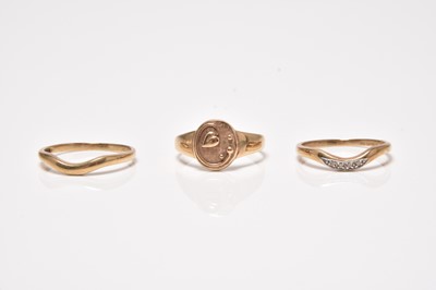 Lot 82 - Three 9ct gold rings