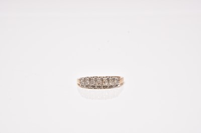 Lot 374 - A 9ct gold seven stone graduated diamond ring