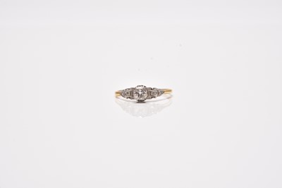 Lot 165 - A single stone diamond ring