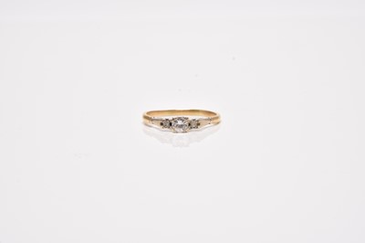Lot 293 - A single stone diamond set ring