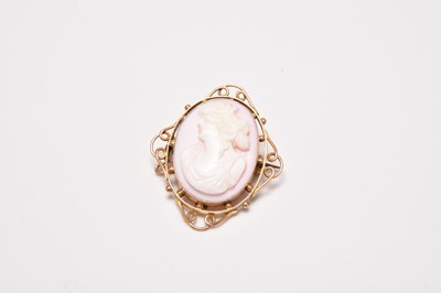 Lot 51 - An oval Conch shell cameo brooch