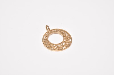 Lot 36 - A 9ct gold circular pendant