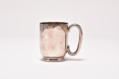 Lot 114 - A cased silver presentation mug