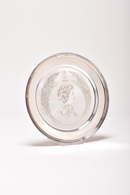 Lot 112 - A cased commemorative silver plate