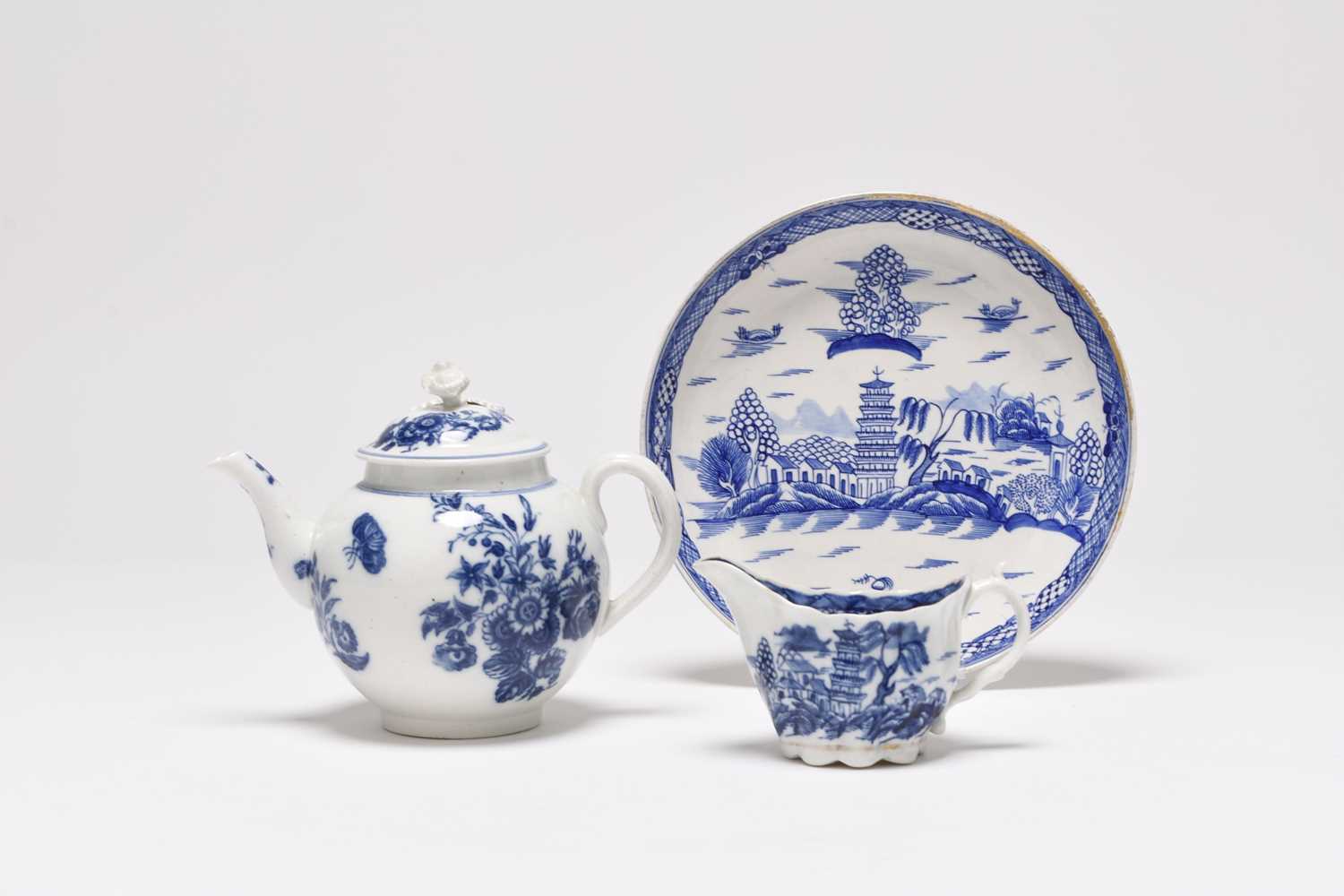 Lot 24 - A Caughley teapot, a cream jug and a saucer dish, late 18th century