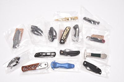 Lot 290 - A collection of sporting and utility knives