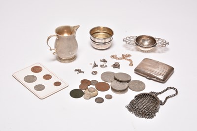 Lot 29 - A small collection of silver and coins