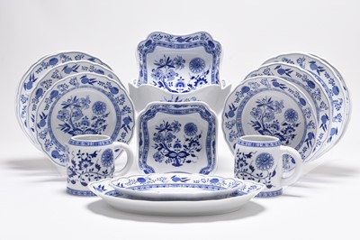 Lot 175 - Hutschenreuther 'Zweibelmuster' or 'Blue Onion' dinner service, 20th century