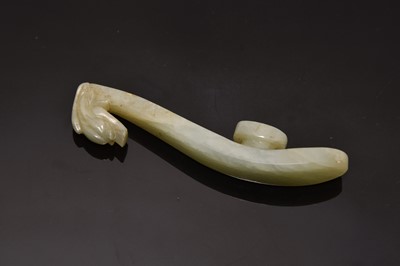 Lot 61 - A Chinese nephrite jade dragon belt hook