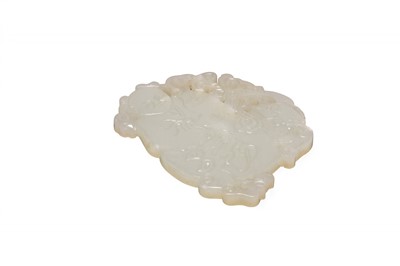 Lot 59 - A Chinese nephrite jade pendant