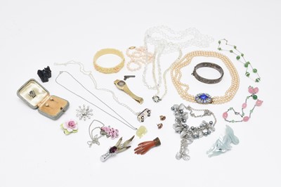 Lot 117 - A collection of jewellery and costume jewellery