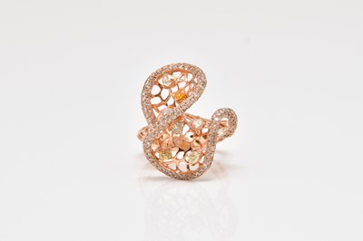 Lot 418 - A fancy coloured diamond dress ring