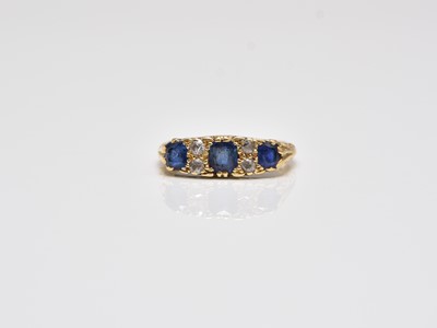 Lot 251 - A Victorian style 18ct gold seven stone sapphire and diamond ring