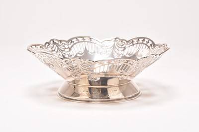 Lot 94 - A silver pedestal bowl