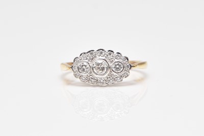 Lot 253 - An 18ct gold diamond ring