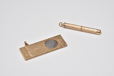 Lot 226 - A 9ct gold cigar cutter and piercer