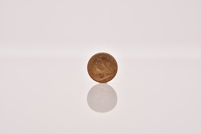 Lot 173 - A Victoria Old Head half sovereign