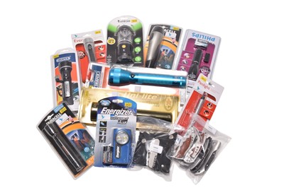 Lot 343 - Flashlights and some pocket knives