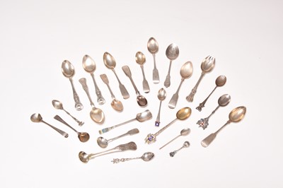Lot 116 - A collection of spoons