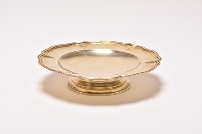 Lot 82 - A gilt metal tazza