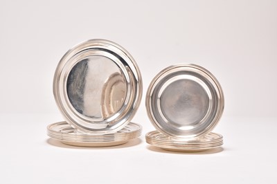Lot 17 - A set of twelve silver plates