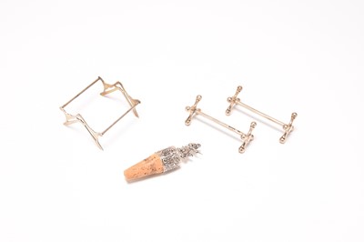Lot 73 - A pair of silver knife rests and a mounted cork