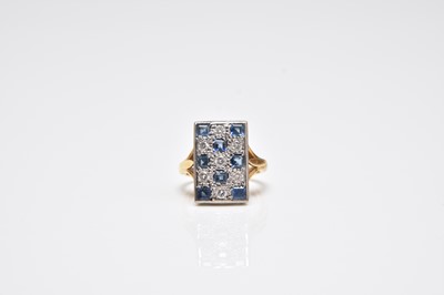 Lot 281 - An 18ct gold sapphire and diamond ring