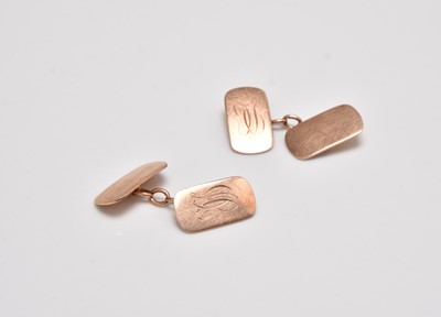 Lot 325 - A pair of 9ct gold cufflinks