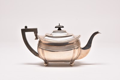 Lot 129 - A silver teapot