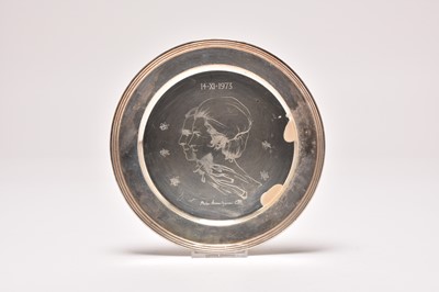 Lot 117 - A silver commemorative plate