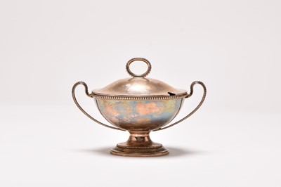 Lot 161 - A George III silver sauce tureen