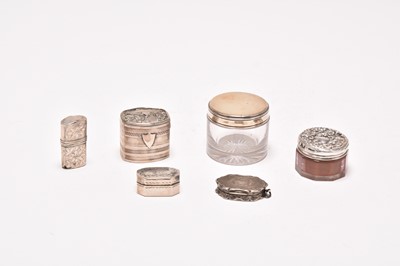 Lot 147 - A small collection of silver