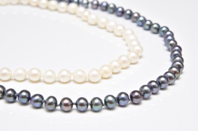 Lot 318 - Two cultured pearl necklaces