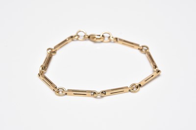 Lot 330 - A 9ct gold bracelet