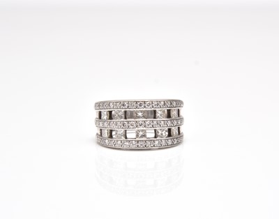 Lot 305 - A diamond ring
