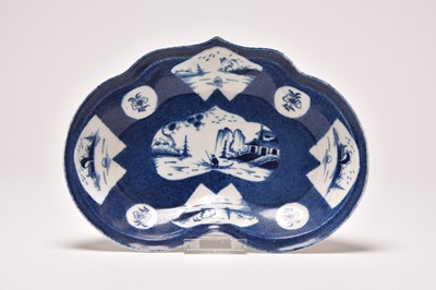 Lot 14 - Uncommon Caughley 'Fan-Panelled Landscape' heart-shaped dessert dish